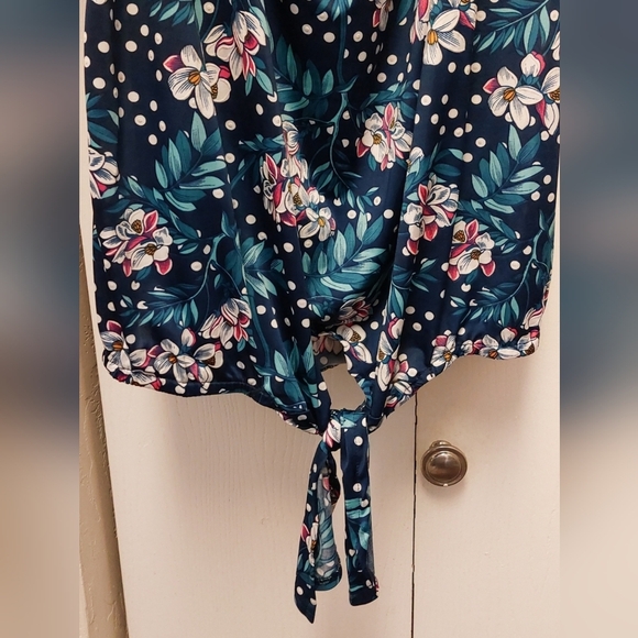 Stem & Vine Blue Floral Scoop Neck Top Size 3X Lightweight Work Streetwear - Picture 6 of 10
